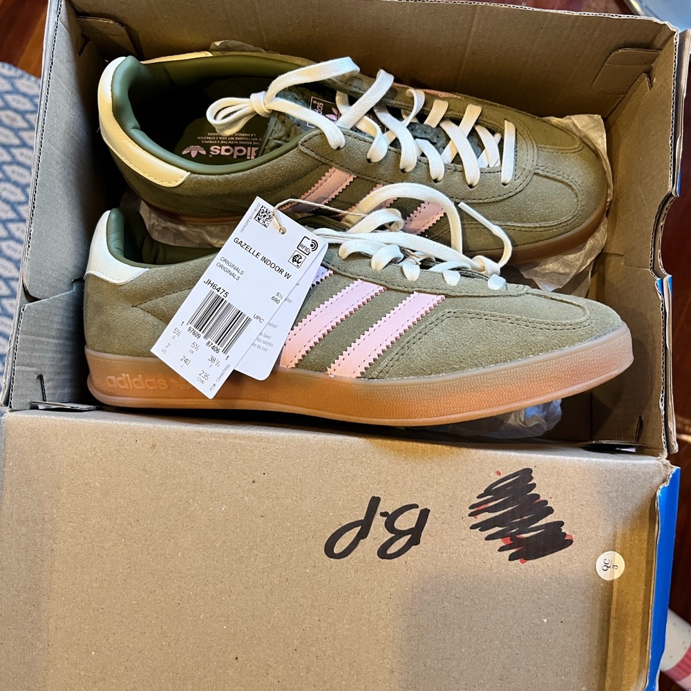 NWT adidas Olive Green and light pink Gazelles